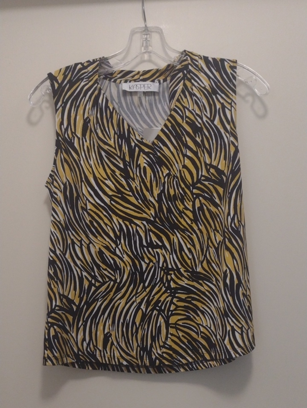 Kasper Sleeveless V-Neck Abstract Print Top (J1028)